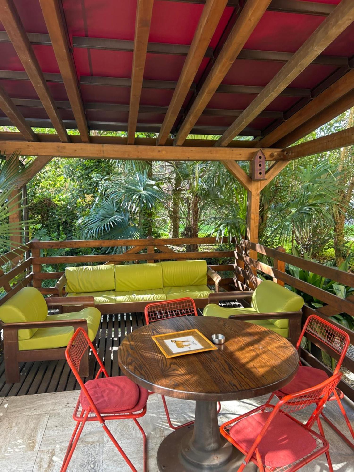 Urban Jungle Apartment Болоня Екстериор снимка
